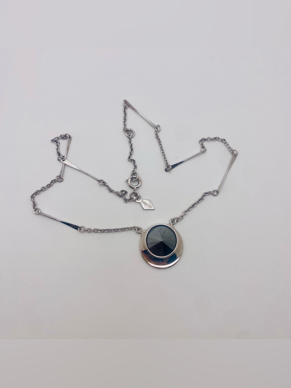 Vintage 1976 Sarah Coventry "Jet Set" Hematite Rivoli Pendant Necklace - Picture 3 of 5